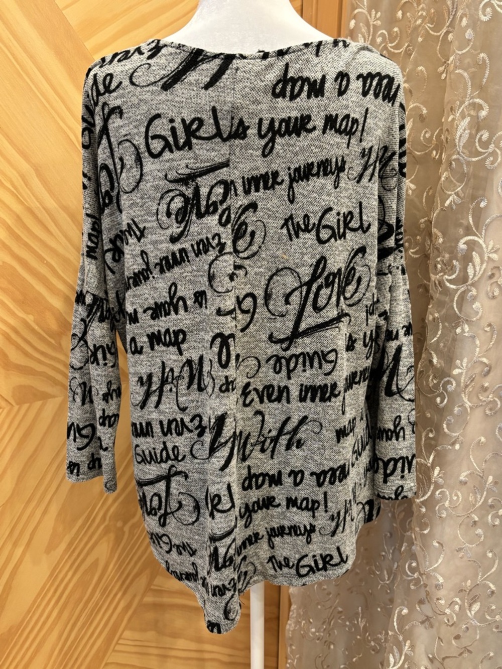 Gray with black Script Print Long Sleeve Knit Top - Picture 6 of 7